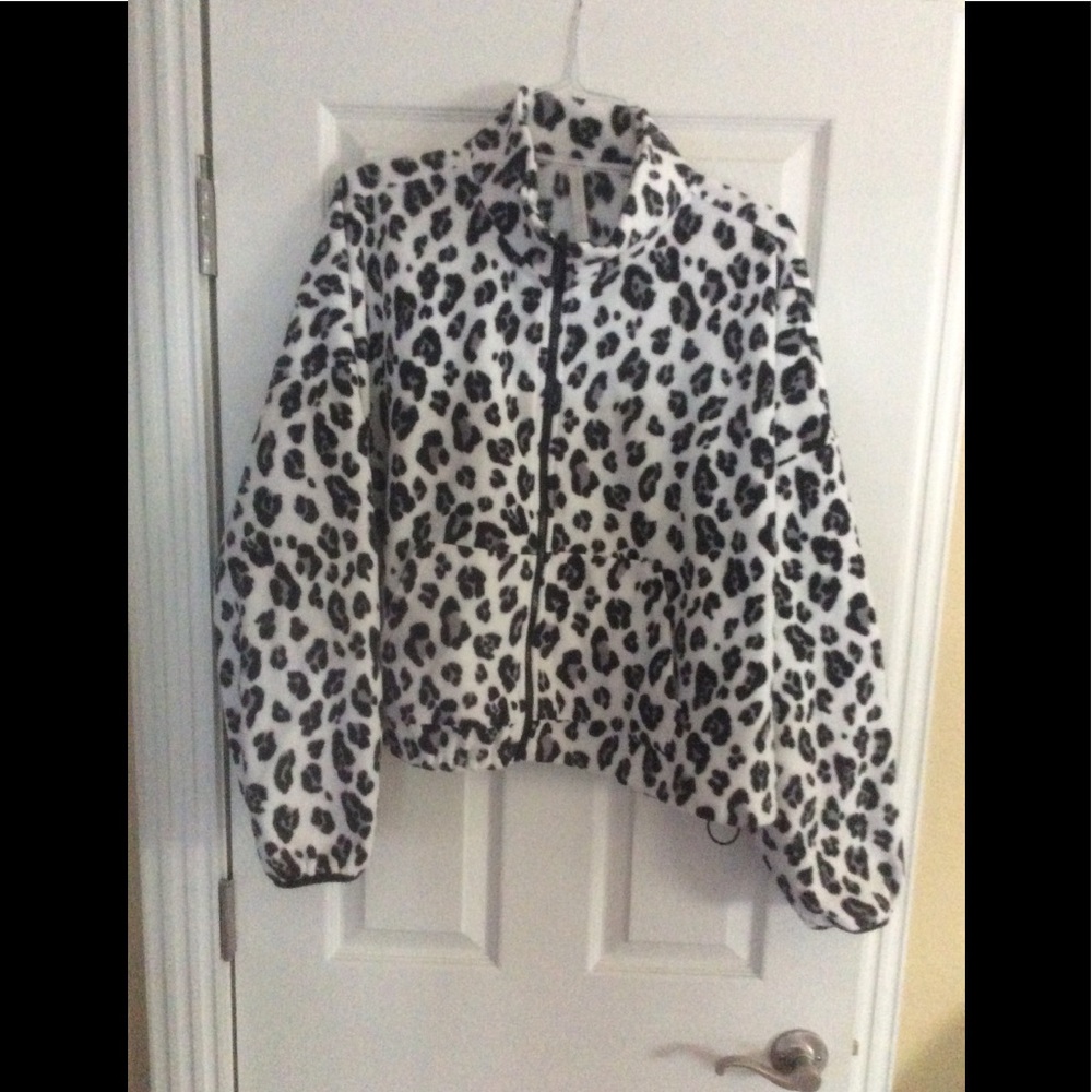 Fabletics snow leopard print polar fleece
